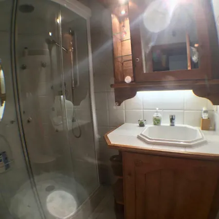 Marmot Hall Apartment *